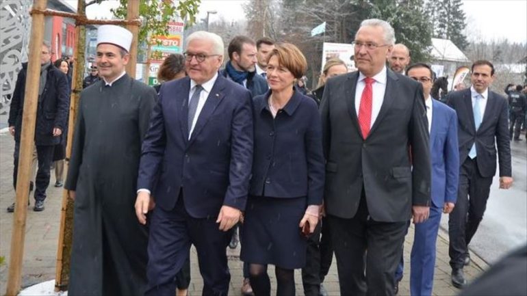 Thumbs B C Dfc49f65fa85e7f1b619eaa33de89f49