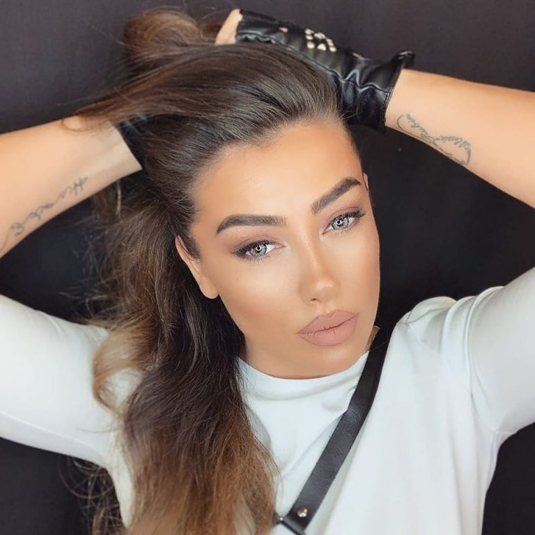 ...Arjola Demiri: Masturbimi në skenë, një mesazh për femrat shqiptare.