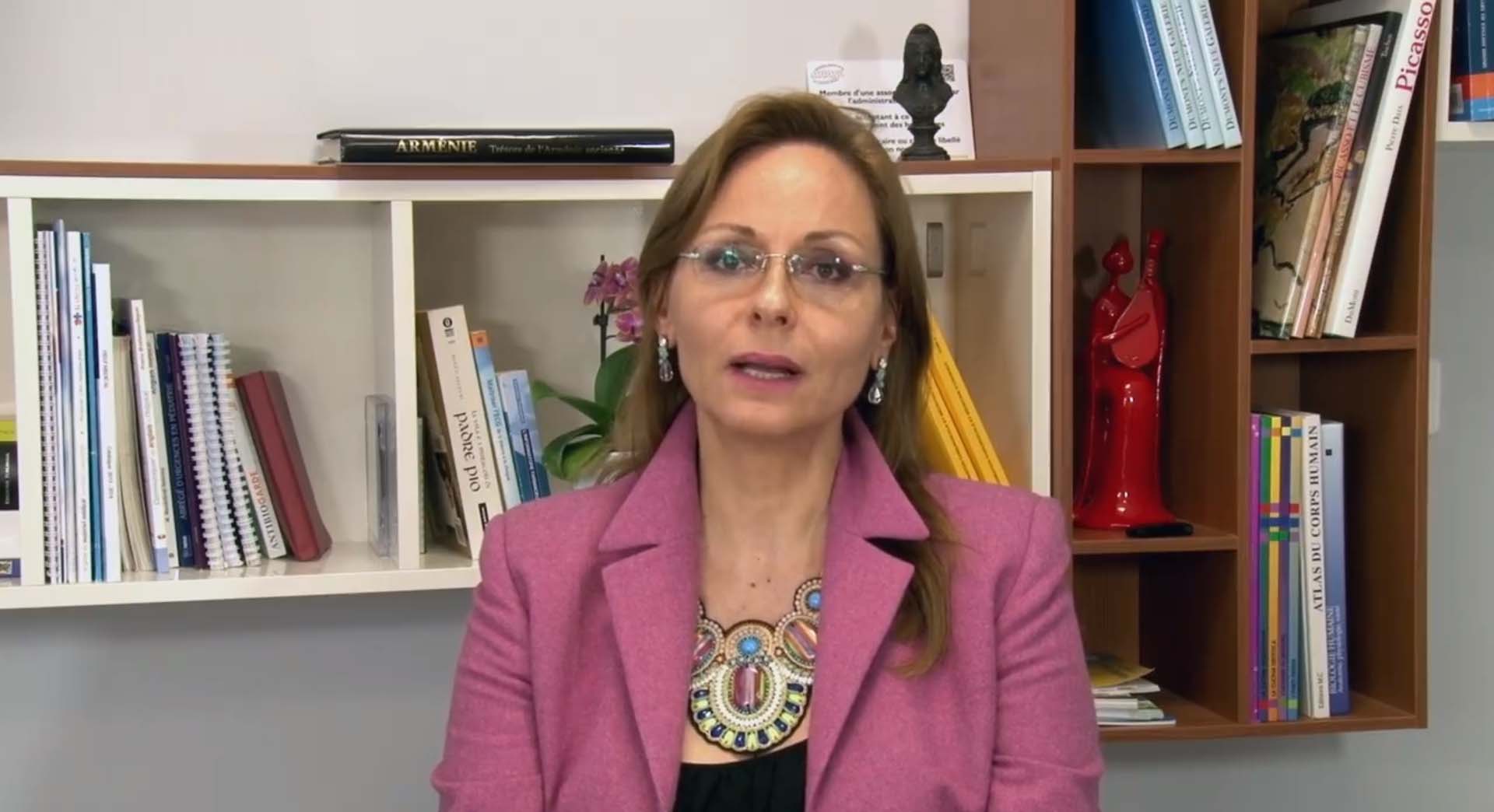 Aktorja Anisa Markarian: Po na përdhosin identitetin tonë qytetar, ju themi hijenave këtë herë vendosim NE! – Balkanweb.com – News24