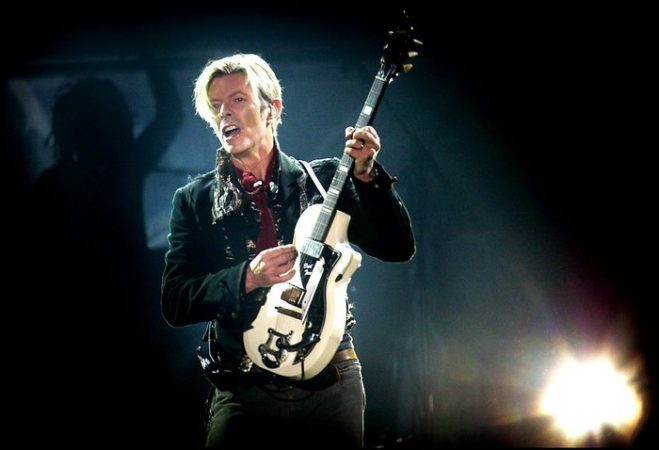 David Bowie Performs