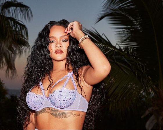 Rihanna 1 (2)
