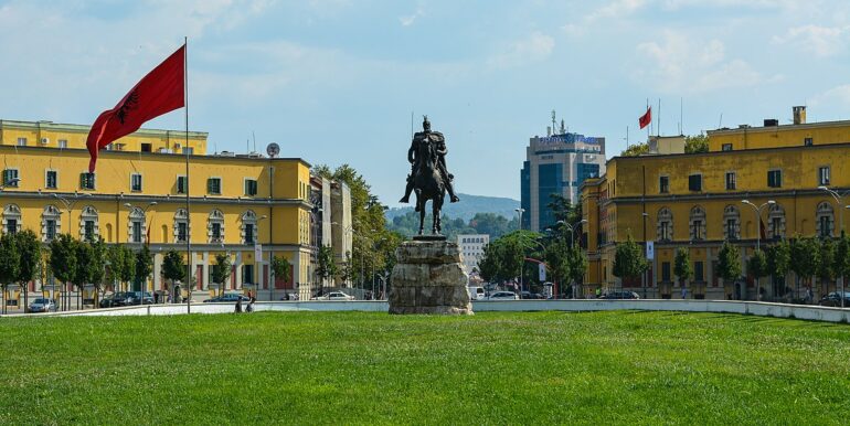 Tirana Sheshi Skenderbej