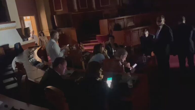 Deputetet E Pd Ngujohen Ne Kuvend