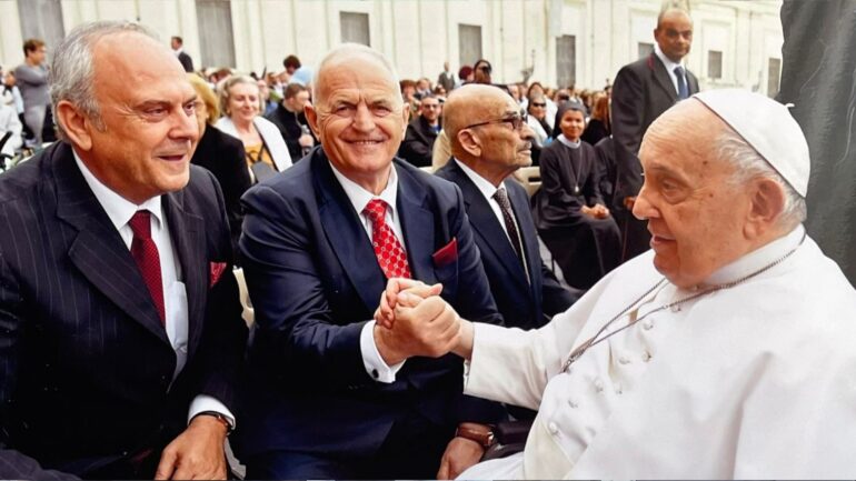 Te Perndjekurit Me Papen