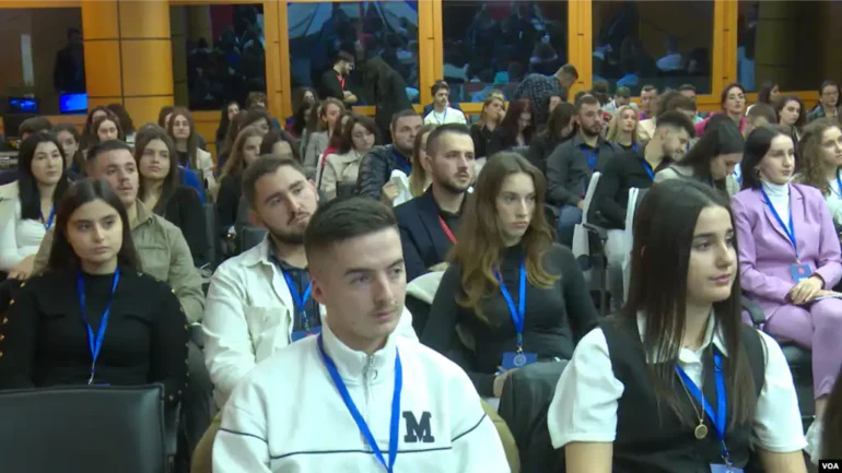 01000000 C0a8 0242 0ce9 08dbe79de272 Cx1 Cy0 Cw99 W1023 R1 S