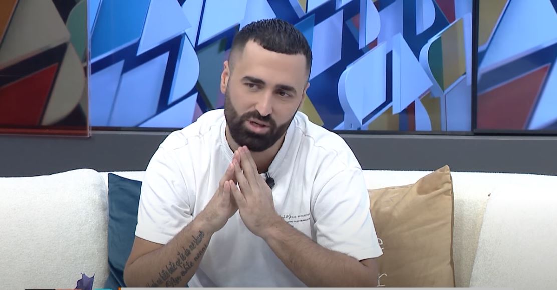 "Mọi người thật vô ơn," ca sĩ Erik Lloshi bức xúc: "Tôi từng bắt tay các bạn, giờ đây họ chẳng nói một lời tử tế nào" - Balkanweb.com - News24