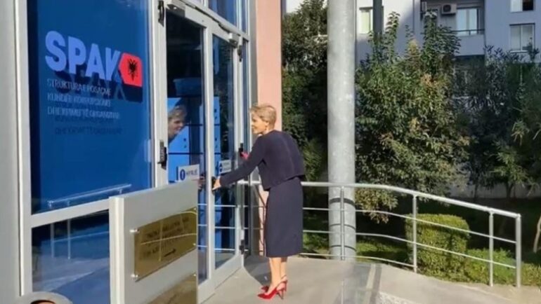 1701955171 Monikakryemadhi