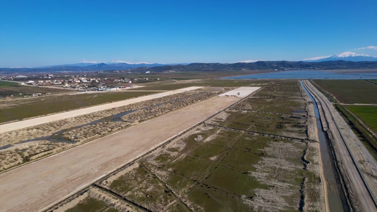  Pezulloni ndërtimin e aeroportit në Vlorë   Deutsche Welle  Komiteti i Ber   