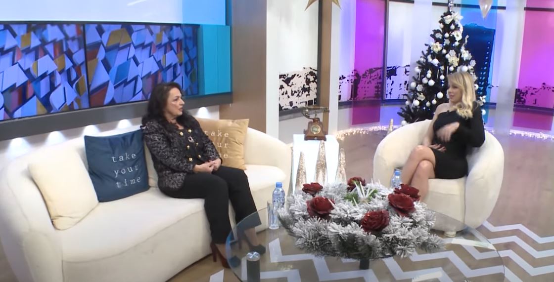 Video/ Ndërpret intervistën nga lotët, këngëtarja Alida Hisku Ika në