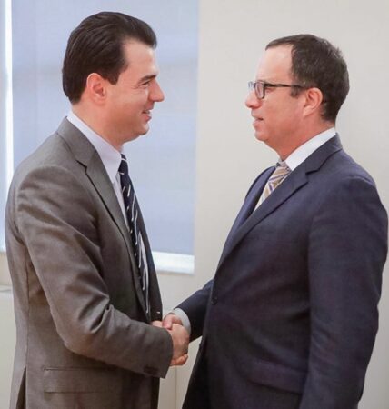 B02d3003 Eeec 4dad Bf95 870740866217