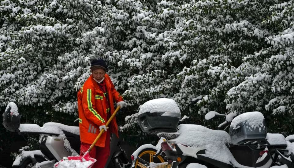 Snowstorm and record-breaking temperatures, cold grips Beijing ...