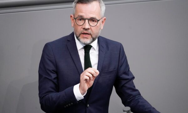 27. Bundestagssitzung Und Debatte In Berlin