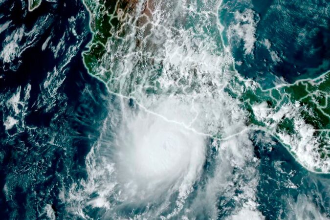 Topshots Topshot Mexico Weather Hurricane Otis 005024 3579786 20231025085640 3815752 20240121152128