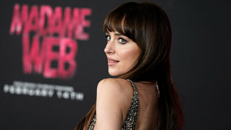 Dakota Johnson, almost naked at the premiere of the new film "Madame