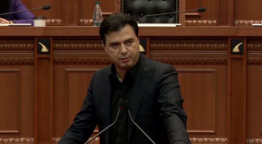 Basha: Po lironi të korruptuarit, mes tyre ish-sekretarja e përgjithshme e Shëndetësisë. Ironizon Manja: E ke lexuar librin mbrapsht
