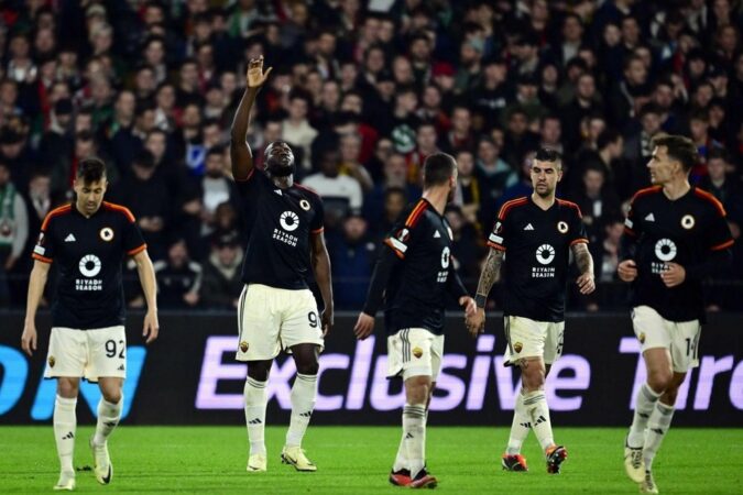 Romelu Lukaku Celebro El Gol Marcado Ante El Feyenoord En La Ida De La Ronda Preliminar En La Europa League Efe
