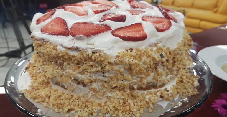 Torte Me Luleshtrydhe 770x397