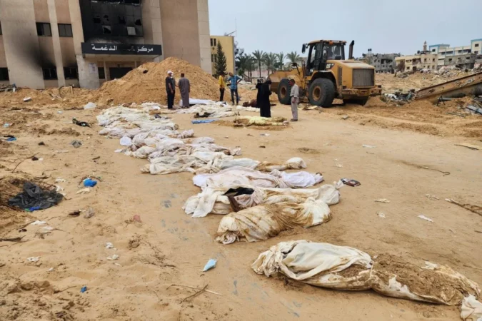 Aa 20240426 34383607 34383603 Palestinians Continue Exhuming Bodies From Mass Grave Discovered In Nasser Hospital Scaled E1714145128459