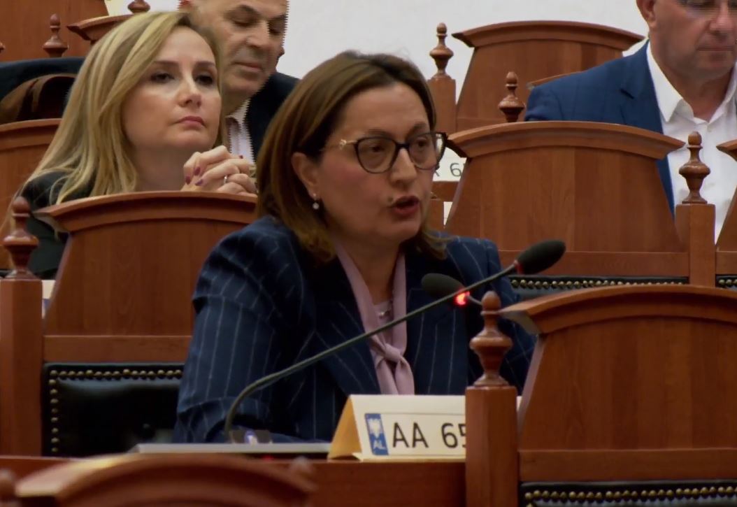 “Paratë derdhen lumë, rruga e Arbërit nuk përfundon”, Çupi përplaset me Ballukun: Ku i çuat 360 mln euro?