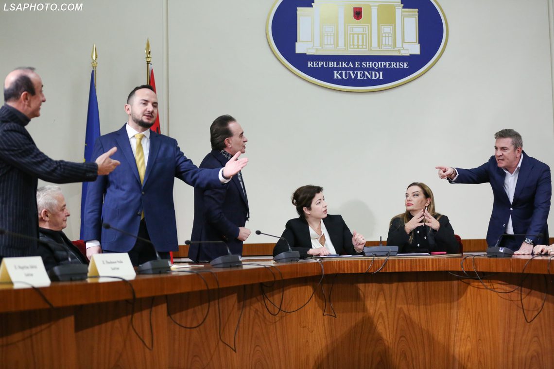 Sondazhi në BalkanWeb/ 63% e të anketuarve: Ndryshimet në Reformën Zgjedhore do të jenë sipërfaqësore
