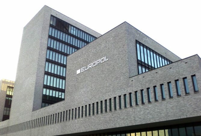 Europol'