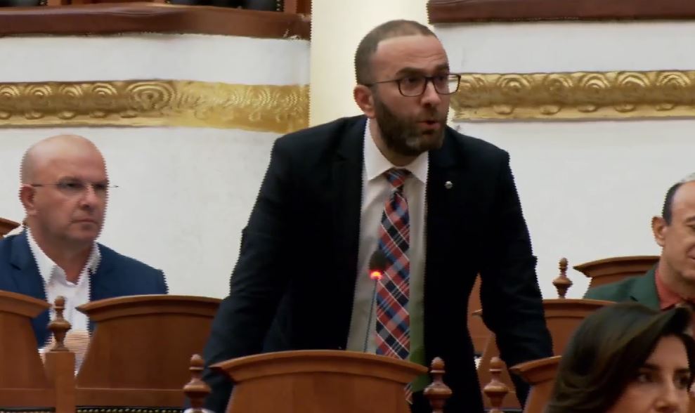 “Krahun e majtë, Evis Berberin e ke në burg”, Bardhi -Ballukut: Krahu i djathtë, Ceno Klosi, kandidat për t’iu bashkuar të parit