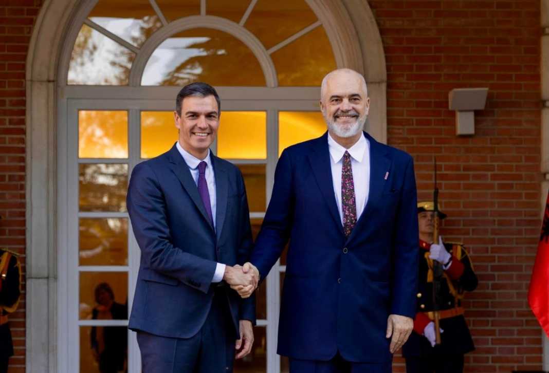 Kryeministri spanjoll konsideron dorëheqjen pas akuzave ndaj gruas  Rama mb   