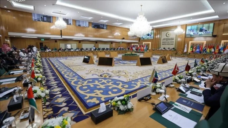 Thumbs B C Cac888253d00e6fe1009c1e028cfc407