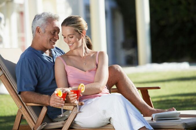 Age Gap Couple 850x565