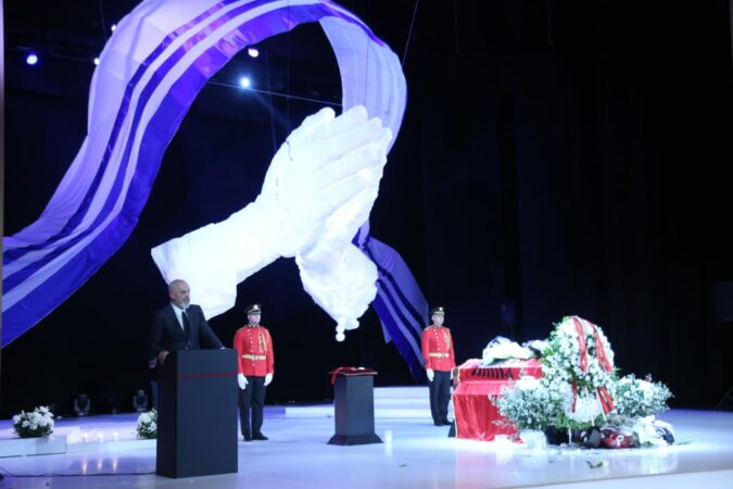 54b3917c F81e 420b Bec3 7e576834a488