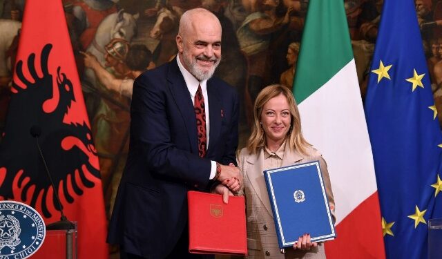 8228a878c3ce47cfba5fa1fbd69ad6fd 640x375