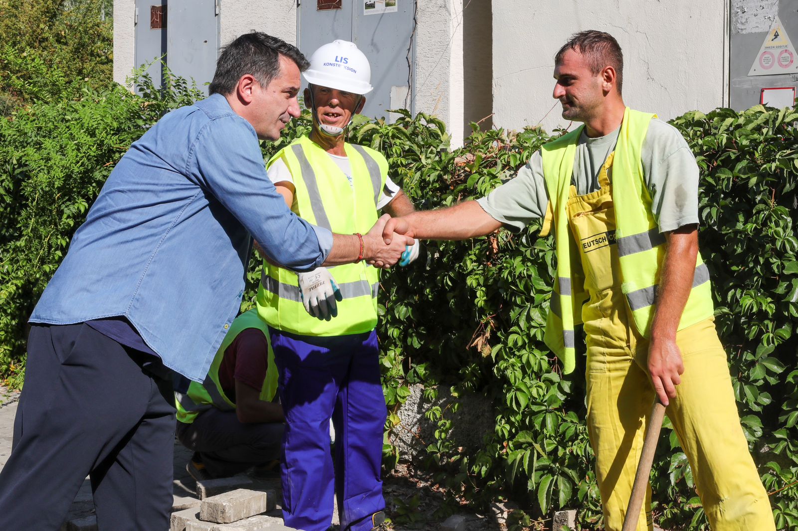 Rehabilitohet blloku i banimit në Njësinë 5, Veliaj: Ndërhyjmë në rrjetin nëntokësor para shirave. Do të rindërtojmë dy shkollat “Edith Durham” dhe “Petro Nini”