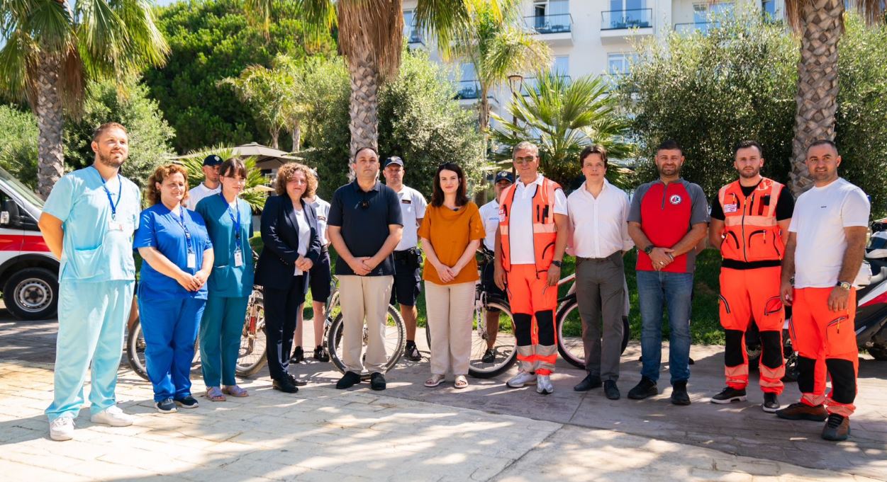 Pajisje jetëshpëtuese në bregdetin e Golemit, ministrja Koçiu: Bashkëpunim mes institucioneve për rritjen e sigurisë në plazhe