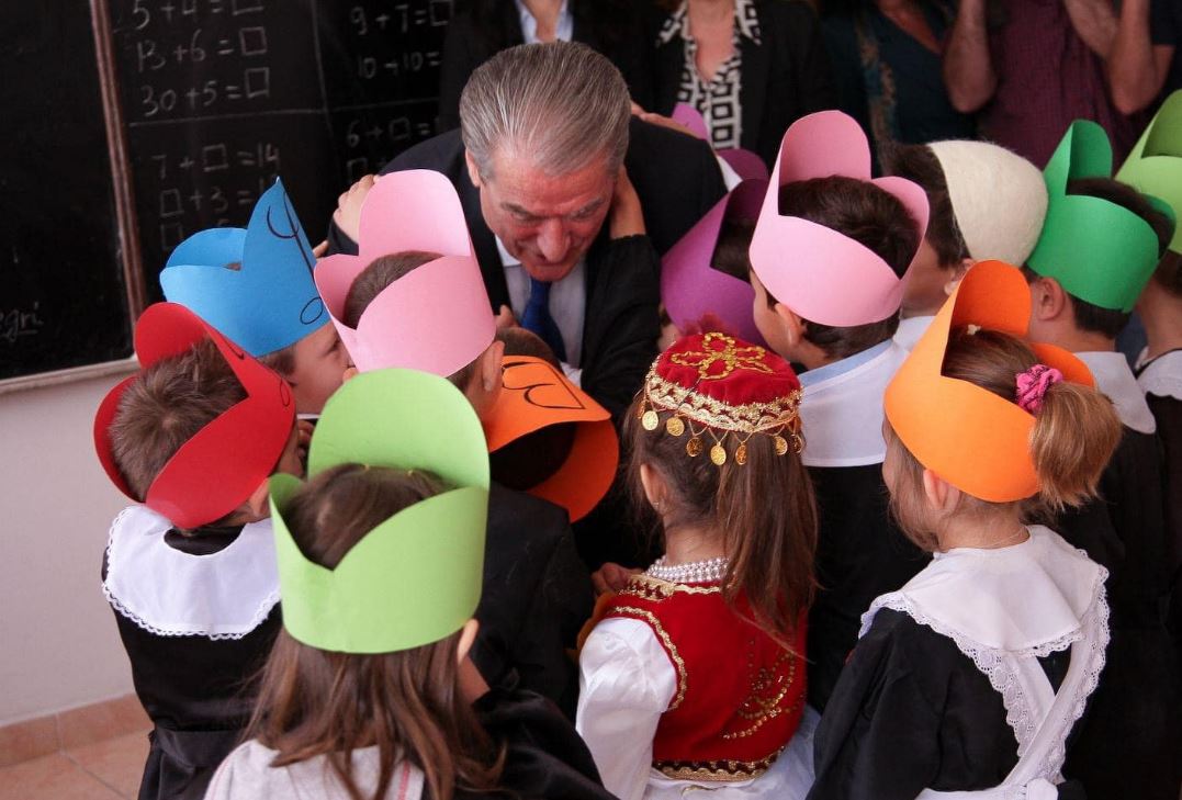 Dita e parë e shkollës, Berisha: Mësuesit shqiptarë, më të keqpaguarit e rajonit!