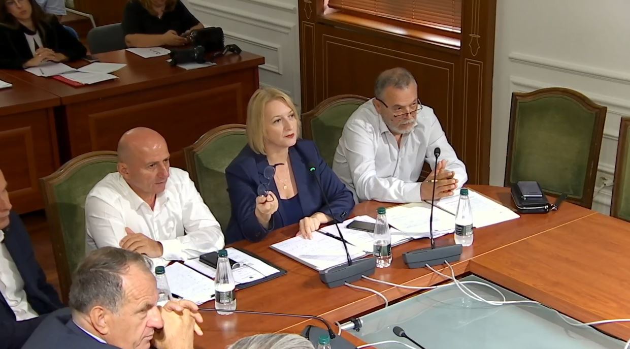 Debati te Ligjet/ Çupi: Sa ferma janë sot funksionale nga fondet e IPARD? Denaj: Janë bërë 34 investime të standardeve europiane