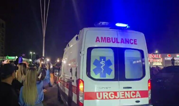 Ambulances I Hapet Rruga protesta