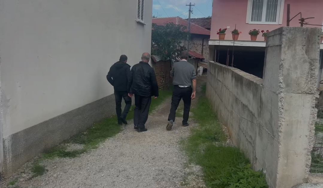 “Të jem unë e var”/ E mbyti burri, banorët e fshatit të 24-vjeçares flasin për Neës24: Vajzë shumë e mirë, kishte dy muaj në Itali. U shokuam