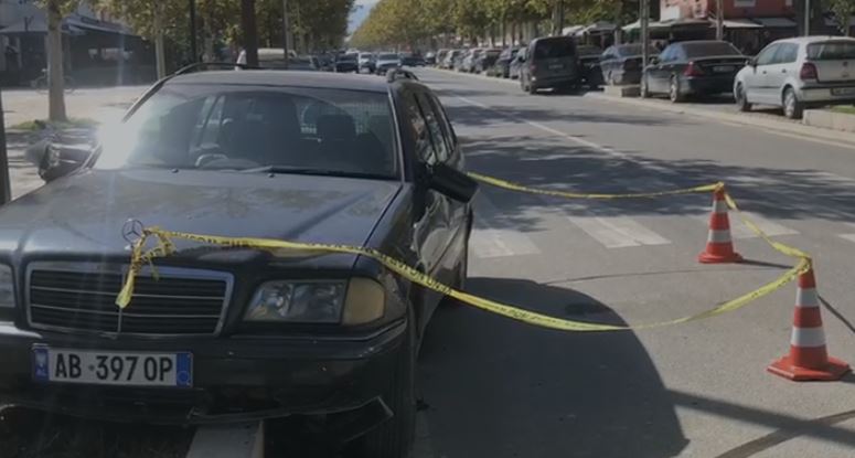 Aksident në Vlorë/ Po lëvizte me biçikletë, përplaset nga një makinë, niset drejt spitalit në gjendje të rëndë një person