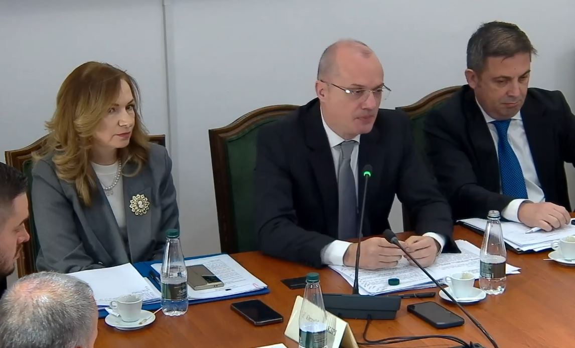 Turi i Ramës në diasporë “mollë sherri” te “Çështjet Europiane”/ Tabaku: Fushatë elektorale! U fol 25 minuta për kundërshtarin. Ministri Hasani: Në takime, asnjë aktivitet partiak