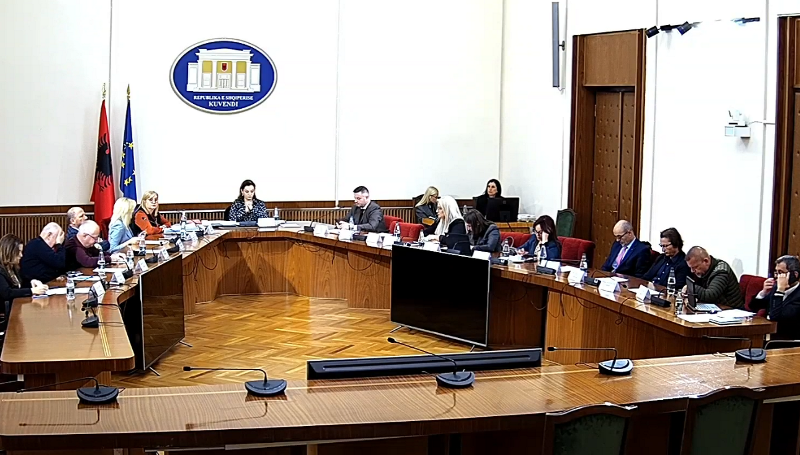 Mungesa e dëshmitarëve te Sterilizimi/ Spaho: Të kërkojmë shtyrjen, s’mund të mbyllet pa deponimet e Ramës dhe Vilma Nushit. Zhupa: Justifikime që nga gjuri deri te vetulla