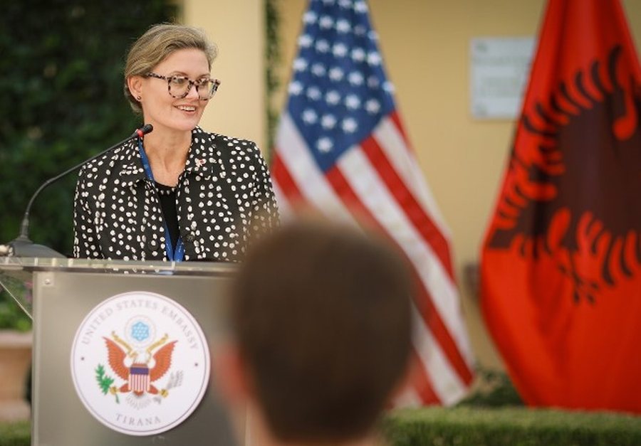 konferenca-ne-tirane-per-dr-gat-sintetike-vanhorn-lufte-e-hapur-ndaj-trafikanteve-dhe-devijimi-ndaj-europes-juglindore