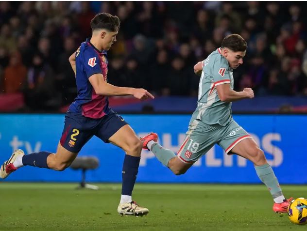 Dildo bilan ona porno külot ichida orqasidan sikish