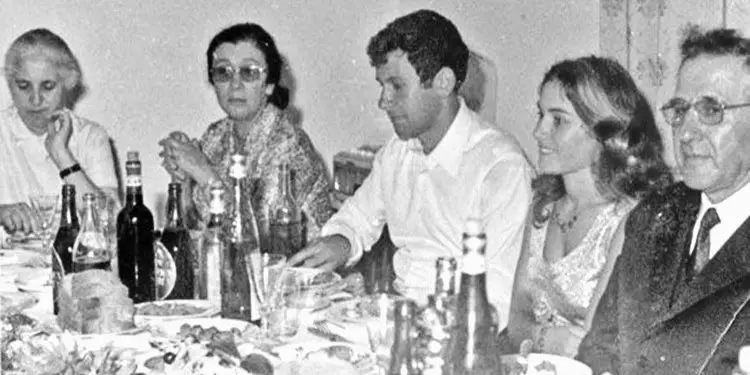 Mehmet Shehu Me Familjen 750x375 1