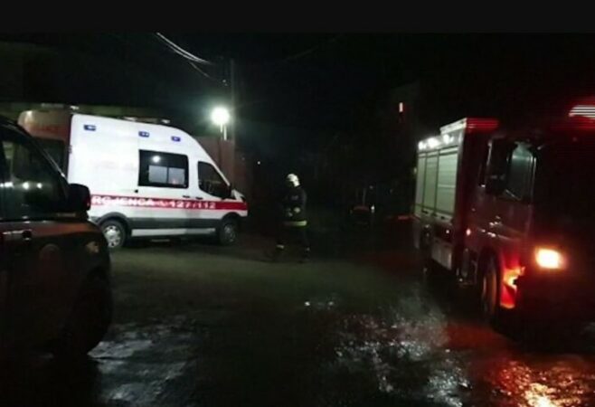 Polici Ambulance Zjarrfikese Naten