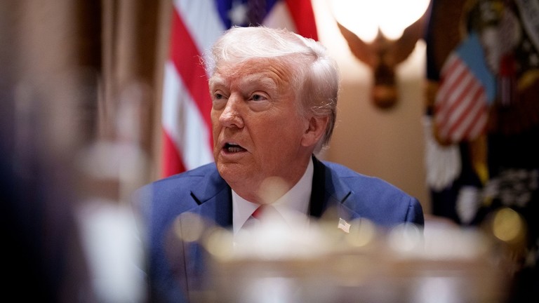 67c00dae85f54062f4428051