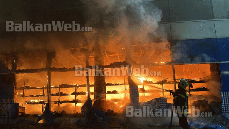 Zjarri Ne Nje Market