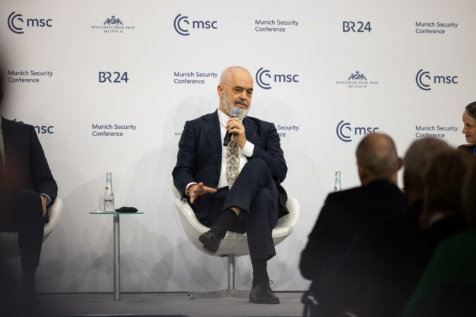 Edi Rama Ne Mynih3333