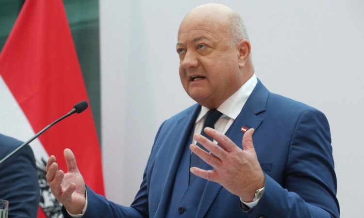 185c8feb Ap25058441029700