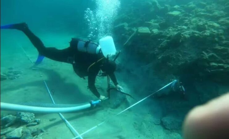 Archaeologists Discover 2000 Year Old Underwater Port In Greece 1536x931