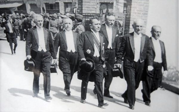 Mehdi Frasheri Me Deputetet 600x375